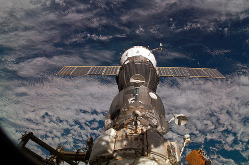 Soyuz TMA-6 spacecraft Poster Print by Stocktrek Images - Item # VARPSTSTK200165S