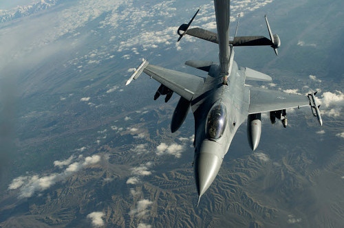 A US Air Force F-16C Fighting Falcon conducts aerial refueling Poster Print by Stocktrek Images - Item # VARPSTSTK108277M