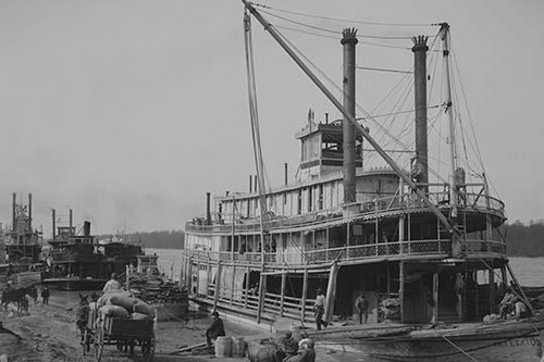 Paddle Wheeler being unloaded at wharf at Vicksburg, Mississippi Poster Print by unknown - Item # VARBLL058745999L