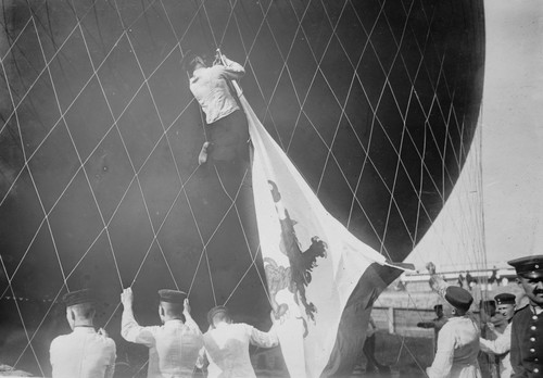 Balloon race, fastening flag on German balloon, Berlin Poster Print - Item # VARBLL058748011L