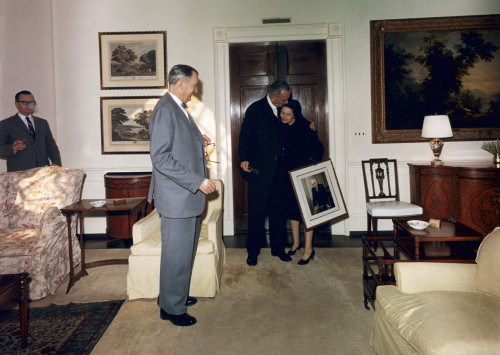 Lyndon And Lady Bird Johnson Moving Into The White House Residence History - Item # VAREVCHISL033EC079