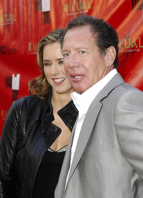 Tea Leoni, Garry Shandling At Arrivals For Ifc Films Presents You Kill Me Los Angeles Premiere, Arclight Hollywood, Los Angeles, Ca, June 11, 2007. Photo By Michael GermanaEverett Collection Celebrity - Item # VAREVC0711JNBGM023