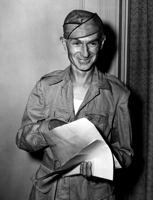 American Journalist Ernie Pyle History - Item # VAREVCPBDERPYCS001