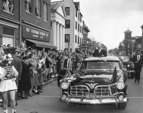 President Eisenhower Is Welcomed By Crowd In Gettysburg On Nov. 14 History - Item # VAREVCHISL039EC109