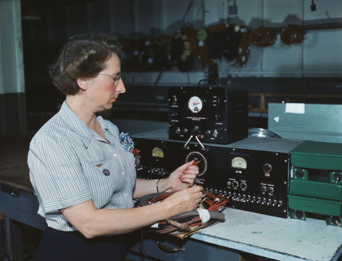 Woman Electric Wiring Technician At Douglas Aircraft Company History - Item # VAREVCHISL036EC833