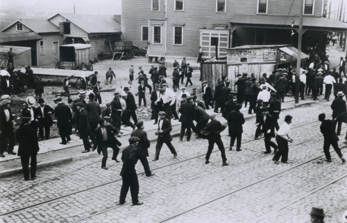 Polish Oil Refinery Workers In Bayonne History - Item # VAREVCHISL021EC242