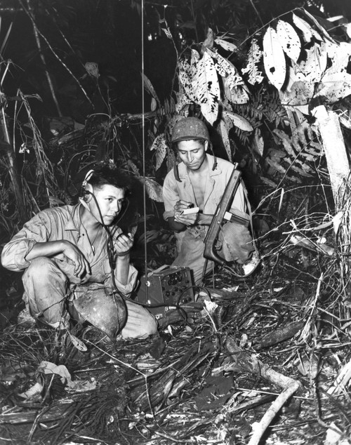 Navajo Indians With A U.S. Marine Signal Unit History - Item # VAREVCHISL037EC034
