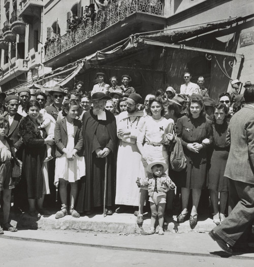 Tunisian Civilians At The Allied Victory Parade In Tunis History - Item # VAREVCHISL036EC653