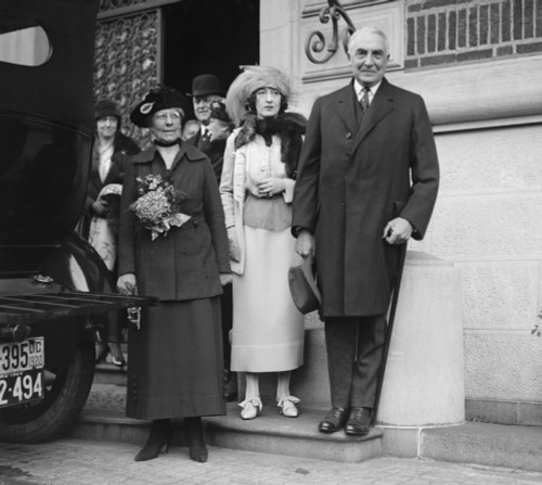 President-Elect Warren Harding With His Wife History - Item # VAREVCHISL041EC013 President-Elect Warren Harding With His Wife History - Item # VAREVCHISL041EC013