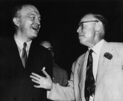 Us Elections. Former Minnesota Governor Harold E. Stassen Talking With Us Senator Robert Taft At The Republican National Convention In Chicago History - Item # VAREVCPBDROTAEC025
