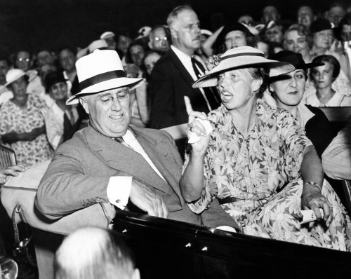 President Franklin Roosevelt And A Very Animated Eleanor Roosevelt History - Item # VAREVCCSUA000CS335