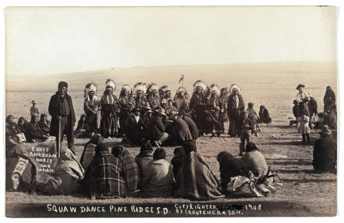 Sioux Women With Headdresses History - Item # VAREVCHCDLCGCEC417