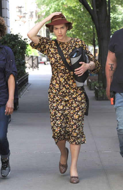 Kate Winslet On Location Film Shoot For Mildred Pierce Film Shoot, 95Th Street And 5Th Avenue, New York, Ny May 4, 2010. Photo By Kristin CallahanEverett Collection Celebrity - Item # VAREVC1004MYNKH006