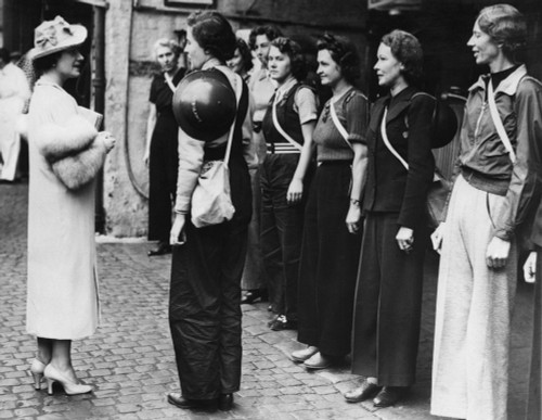 Queen Elizabeth History - Item # VAREVCPBDQUELEC011