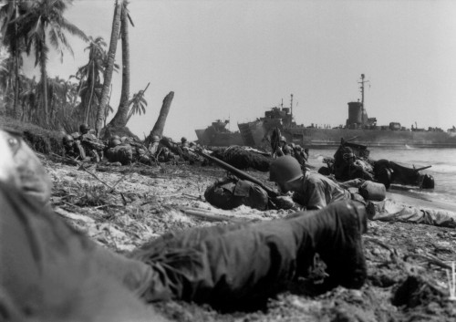 U.S. Sixth Army Soldiers Lie Low On Leyte Island'S Beach History - Item # VAREVCHISL036EC710
