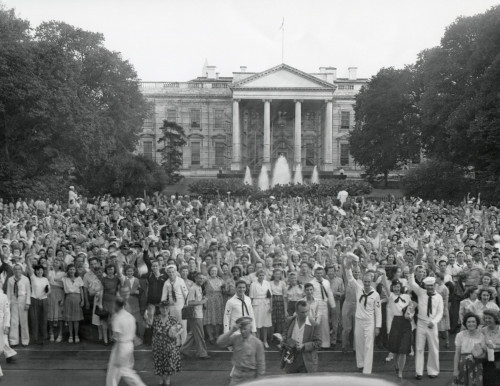 Crowd Gathered Outside The White House After The Announcement Of Japan'S Surrender. V-J Day History - Item # VAREVCHISL038EC789