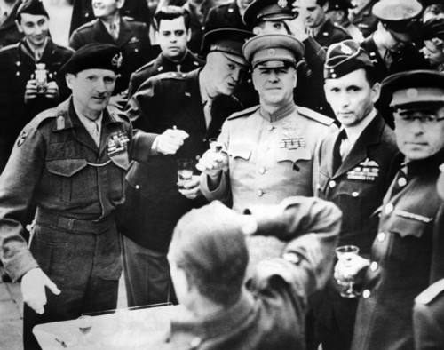 Allied Leaders Drink A Victory Toast At Frankfurt Am Main History - Item # VAREVCCSUA000CS194