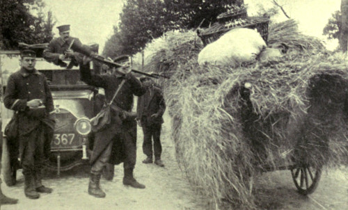 World War 1. German Invasion Troops Searching For Belgian Guerrilla Fighters In Aarschot. Germans Executed 156 Civilians In Aarschot In 1914. History - Item # VAREVCHISL034EC833