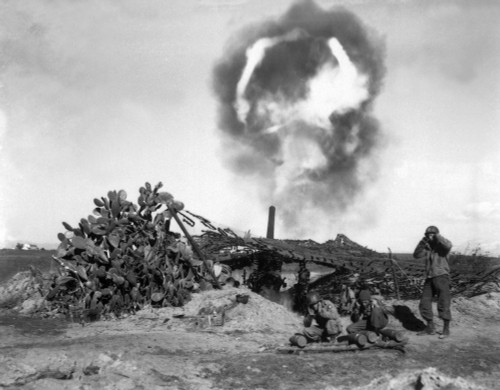 A 155Mm Gun Fired By U.S. Troops In The Nettuno Area Of The Anzio Beachhead. German Troops In The Hills East Of Anzio Launched A Protracted Siege To Dislodge The Allied Forces. Feb. 13 History - Item # VAREVCHISL037EC990