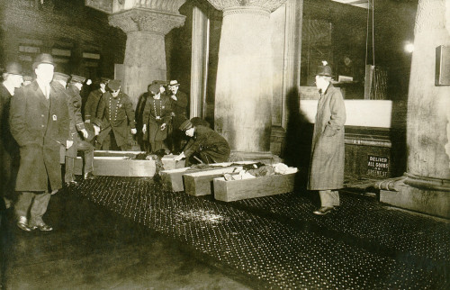 Triangle Shirtwaist Fire Victims In Coffins On The Sidewalk. 146 Women Seamstresses Died History - Item # VAREVCHISL017EC052