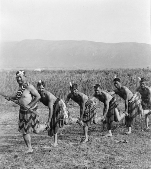 Five Maori Men Posing In Traditional Clothing Doing Haka Dance. The Dance Of The New Zealand Natives Employs Facial Distortions To Enhance Dance Expression. Ca. 1905. History - Item # VAREVCHISL007EC522