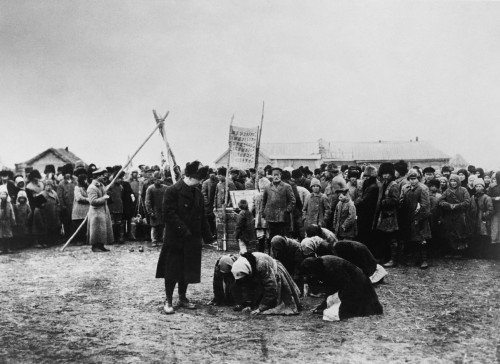 American Relief Administration Distributing Food In The Volga District History - Item # VAREVCHISL044EC434