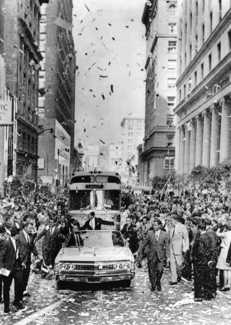 Republican Ronald Reagan Was Welcomed By Thousands In San Francisco'S Financial District On Nov. 3 History - Item # VAREVCCSUA000CS434