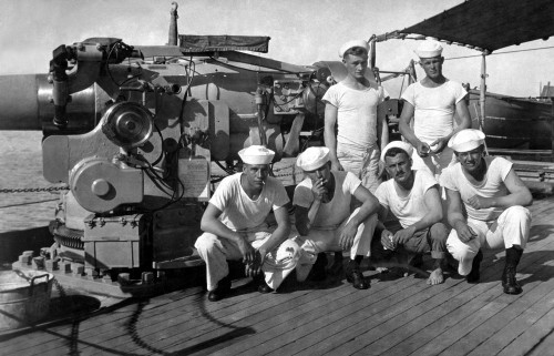 U.S. Sailors That Crew The Five Inch Gun On An American Destroyer. World War I. 1917-1918. History - Item # VAREVCHISL034EC623