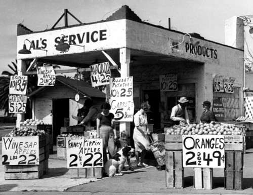 A Los Angeles Gasoline Station Selling Fruit And Vegatables During A Fuel Shortage. Los Angeles History - Item # VAREVCSBDCALACS001