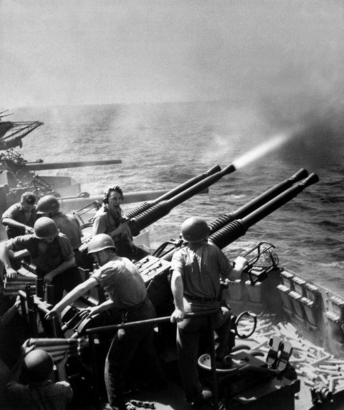 Uss Hornet'S 40Mm Guns Firing As The Carrier'S Planes Were Raiding Tokyo History - Item # VAREVCHISL036EC760
