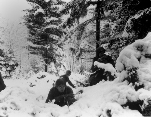 U.S. Infantrymen Of The 290Th Regiment Fight In Fresh Snowfall Near Amonines History - Item # VAREVCHISL037EC185