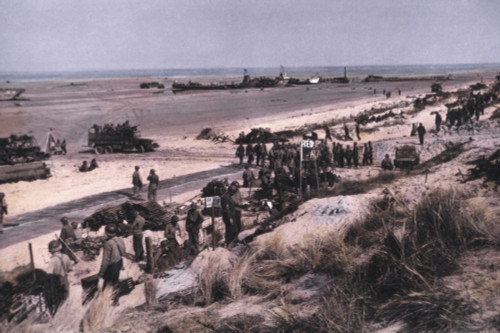 U.S. Soldiers And Equipment Along Utah Beach On D-Day. Normandy Invasion Of France History - Item # VAREVCHISL037TX288