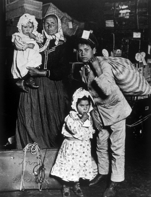 Emigrants At New York'S Ellis Island History - Item # VAREVCS4DNEYOEC030