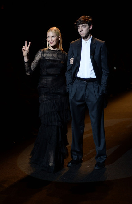 Kelly Rutherford On The Runway For Fashion For Relief 2015 Fall Fashion Show, The Theatre At Lincoln Center, New York, Ny February 14, 2015. Photo By Kristin CallahanEverett Collection Celebrity - Item # VAREVC1514F10KH093