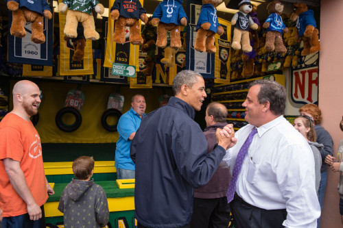 President Obama And Governor Chris Christie Playing Arcade Game History - Item # VAREVCHISL040EC234
