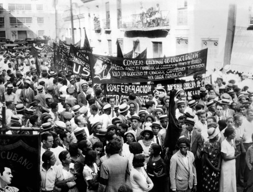 Cubans Wait For The Body Of Martyred Julio Antonio Mella History - Item # VAREVCCSUA001CS588