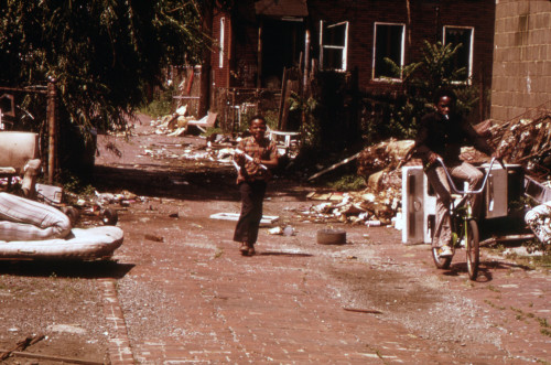 1970S America. Two Young Boys Pass Through A Trash-Strewn Alley Of Chicago History - Item # VAREVCHCDARNAEC007