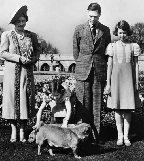 British Royal Family. From Left British Queen Elizabeth History - Item # VAREVCPBDQUELEC101