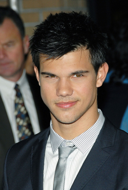 Taylor Lautner At Arrivals For Special Screening Of The Twilight Saga New Moon, Landmark Sunshine Cinema, New York, Ny November 19, 2009. Photo By Desiree NavarroEverett Collection Celebrity - Item # VAREVC0919NVGNZ117