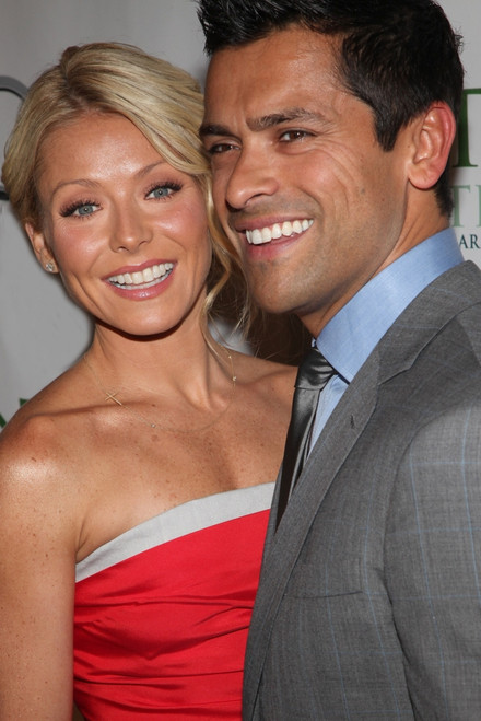 Kelly Ripa, Mark Consuelos At Arrivals For The Point Foundation Point Honors New York 3Rd Annual Gala Benefit, Pierre Hotel, New York, Ny April 19, 2010. Photo By Jay BradyEverett Collection Celebrity - Item # VAREVC1019APGJY031
