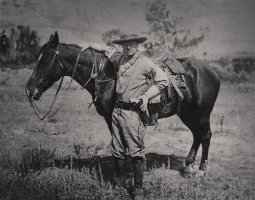 Young Theodore Roosevelt Dressed In Buckskins Beside A Horse In North Dakota. 1884-85. After The 1884 Death Of His Wife Alice He Took Purchased A Ranch In The North Dakota Territory To Raise Beef Cattle. History - Item # VAREVCHISL032EC005