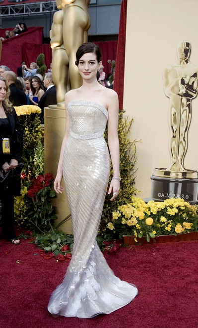 Anne Hathaway At Arrivals For 81St Annual Academy Awards - Arrivals, Kodak Theatre, Los Angeles, Ca 2222009. Photo By Emilio FloresEverett Collection Celebrity - Item # VAREVC0922FBEII022