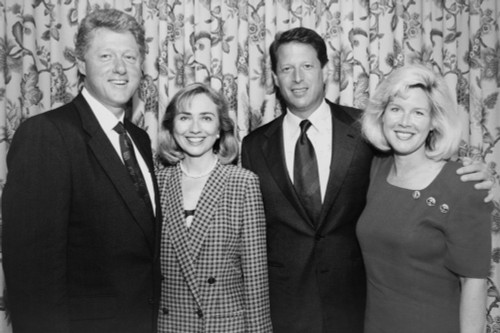 1992 Democratic Nominees For President And Vice President With Their Wives. L-R Future President Bill And Hillary Clinton Future Vice-President Albert Gore History - Item # VAREVCHISL039EC936