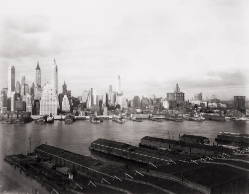 New York City Skyline From Brooklyn In 1931. The Singer And Woolworth Buildings History - Item # VAREVCHISL008EC218 New York City Skyline From Brooklyn In 1931. The Singer And Woolworth Buildings History - Item # VAREVCHISL008EC218