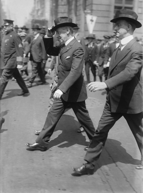 Woodrow Wilson Leading A Parade In New York City On May 18 History - Item # VAREVCHISL043EC645