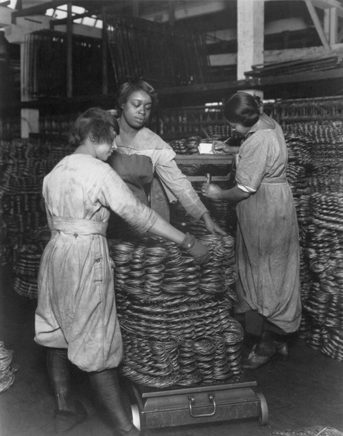 World War One. On The American Home Front History - Item # VAREVCHISL034EC898