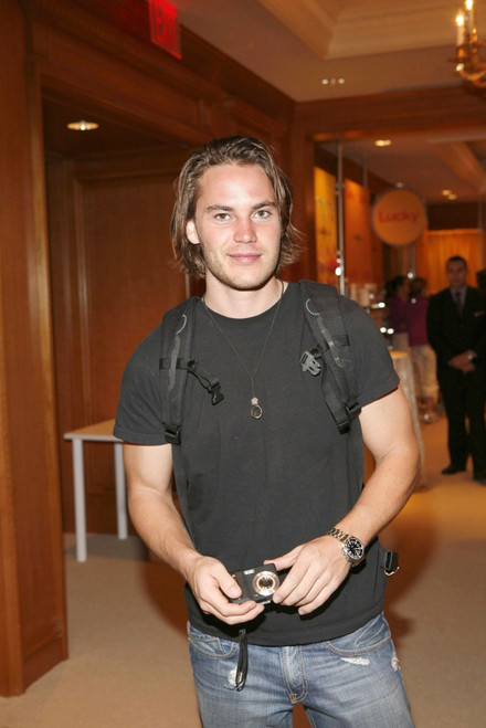 Taylor Kitsch Inside For Day 2 - Lucky Club Gift Lounge For The 2007-2008 Tv Network Upfronts, The Ritz Carlton Hotel, New York, Ny, May 15, 2007. Photo By B. MedinaEverett Collection Celebrity - Item # VAREVC0715MYCMD002