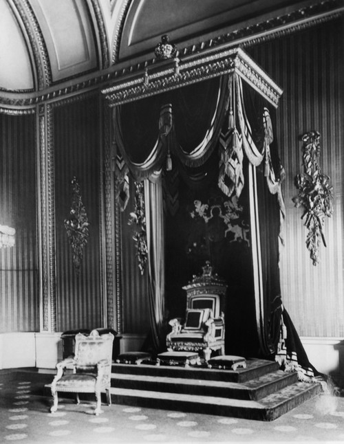 British Royalty. Throne Room Of Buckingham Palace History - Item # VAREVCHBDLONDEC004