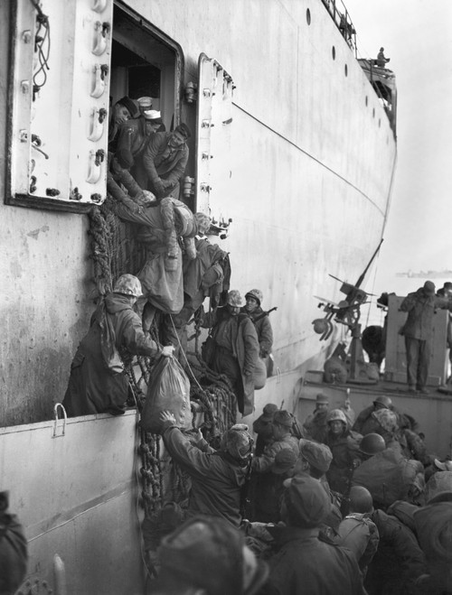 U.S. Marines Board A Ship For Evacuation From Hungnam History - Item # VAREVCHISL038EC341