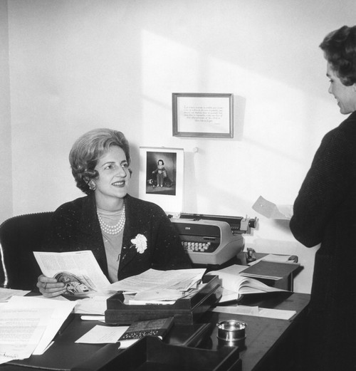 Letitia Baldrige In Her White House Office As Jacqueline Kennedy'S Social Secretary. She Was An Etiquette Expert History - Item # VAREVCHISL039EC401